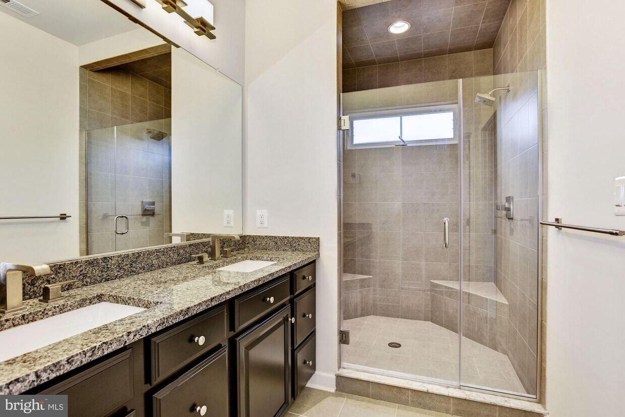 Primary Photo - 421 Redbridge St