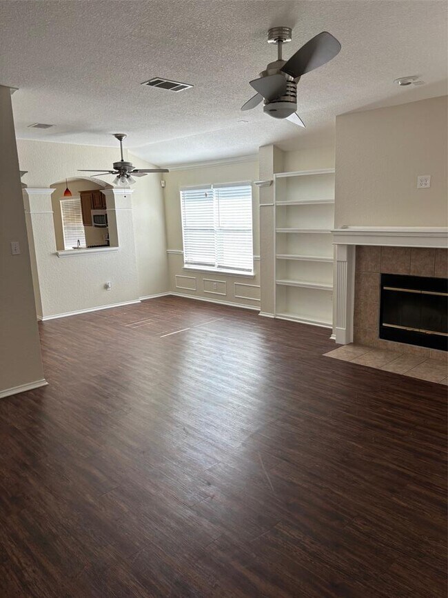 Foto del edificio - 1403 Haley Gray Dr