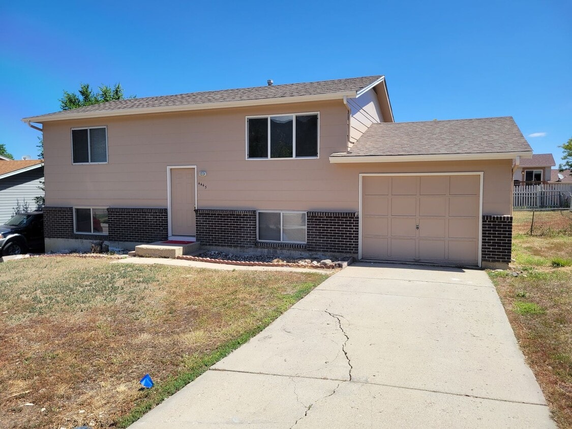 4 Bed 2 Bath Allowing Pets - Available Now... - 4 Bed 2 Bath Allowing Pets - Available Now...