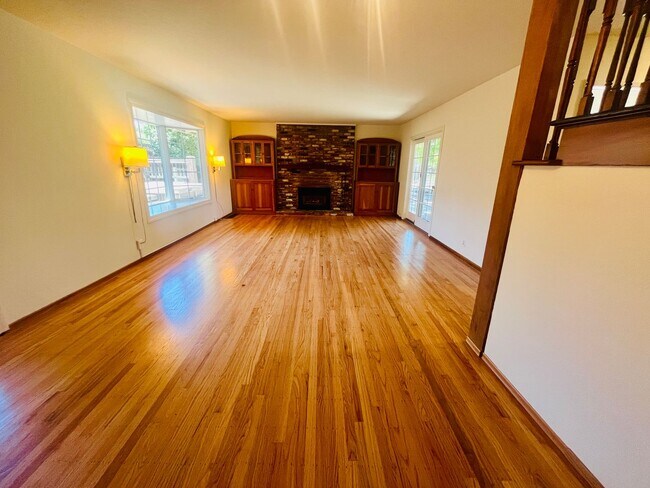 Foto del edificio - Unique 3 Bed + 2 Bath Los Altos Home - Spa...