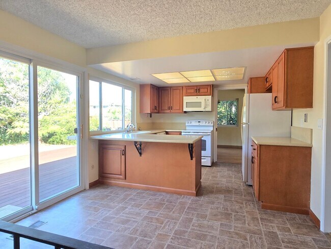 Building Photo - Spacious 2-Story Single Family Home, Renov...