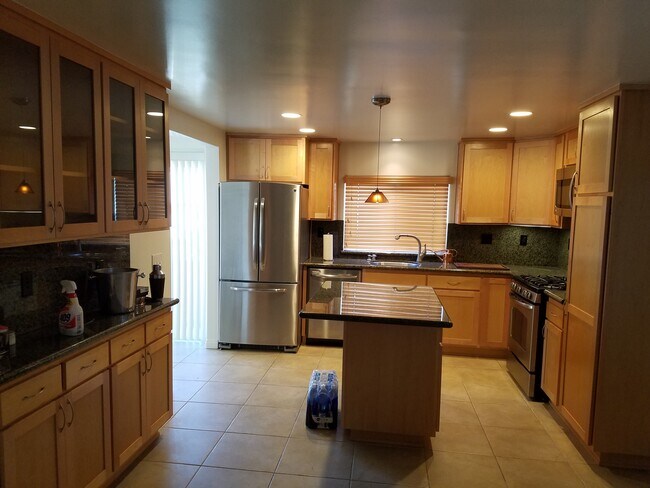 Kitchen with large dining area - 11946 Dorothy St