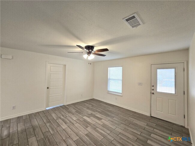 Foto del edificio - 907 E 3rd St