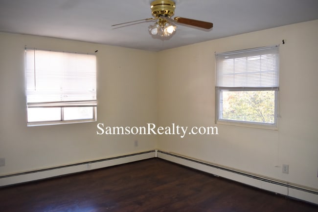 Building Photo - 65 New Rd