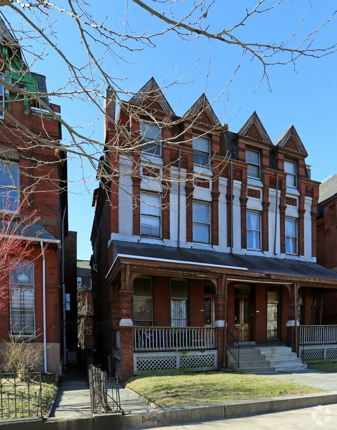 Primary Photo - 4204 Walnut St