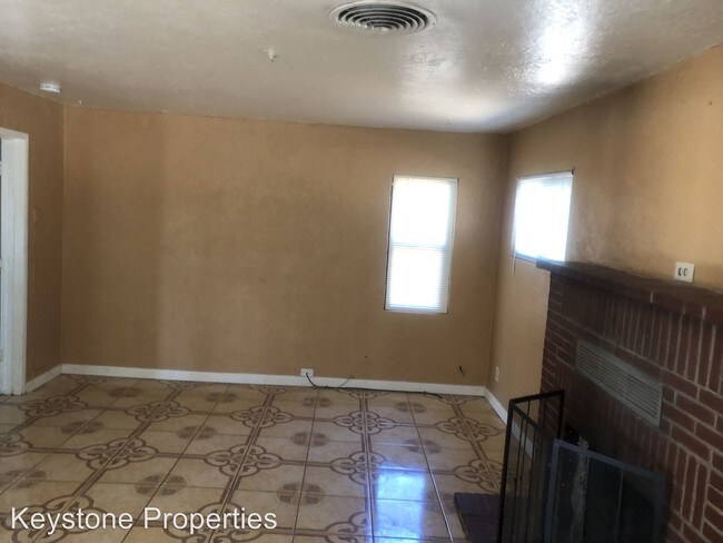 Building Photo - 2 br, 1 bath House - 1048 W. Fulkherth Rd.