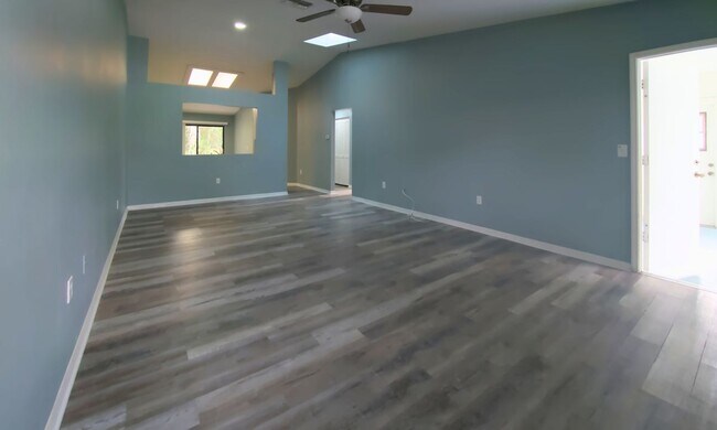 Foto del edificio - 7447 Mead Dr