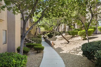 Building Photo - 8250 N Grand Canyon Dr