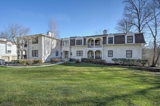 Building Photo - 17 Heritage Dr