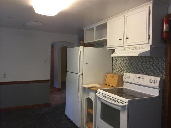 Building Photo - 498 Manatawny St