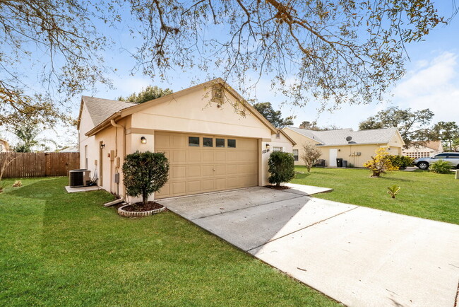 Building Photo - 10244 Rainbow Oaks Dr