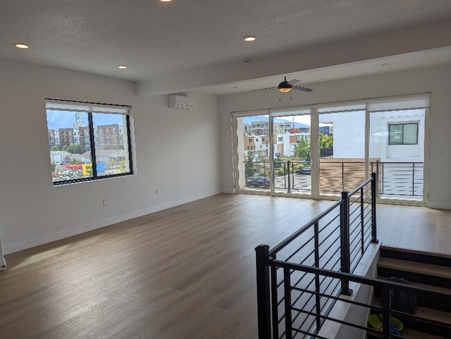 Photo - 44 W Iko Ave Townhome
