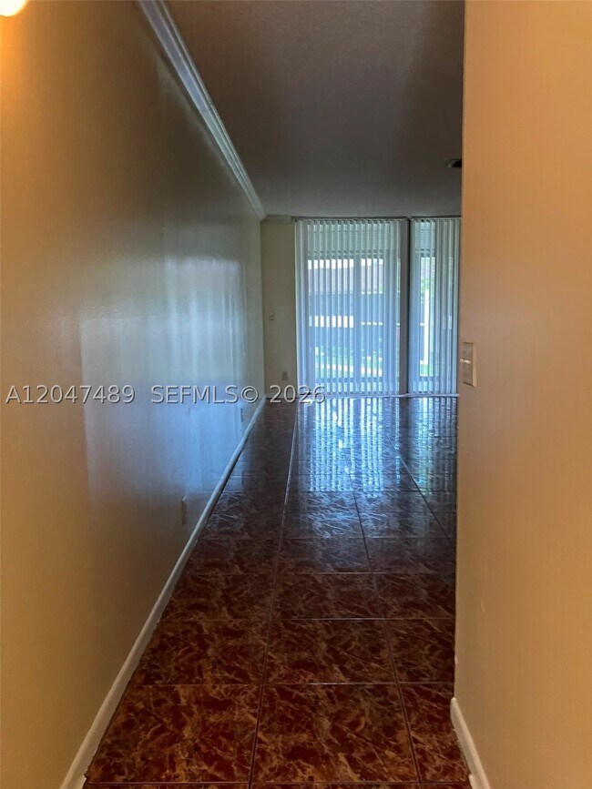 Foto del edificio - 204 Lake Pointe Dr