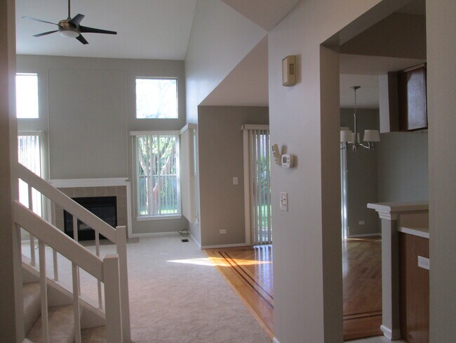 Building Photo - 255 Old Oak Ct W