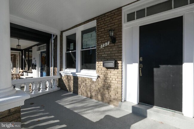 Foto del edificio - 727 Otis Pl NW