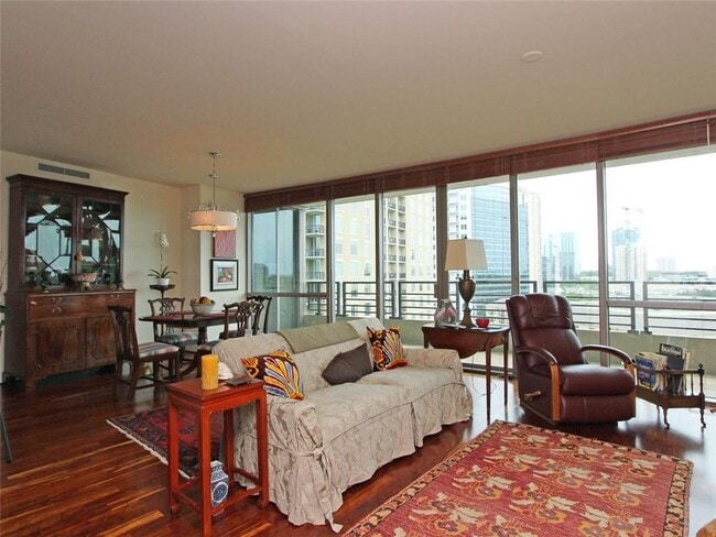 Foto del edificio - 700 Park Regency Pl NE