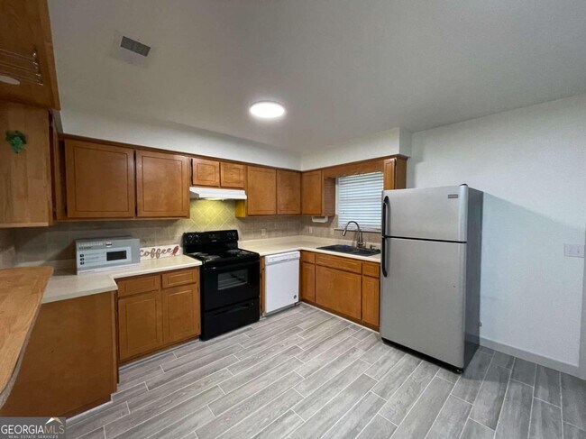 Building Photo - 205 Tapique Ln