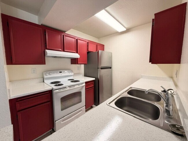 Foto del edificio - Spacious 2 Bedroom 2 Bathroom Condo with Large Balcony in Mission Valley