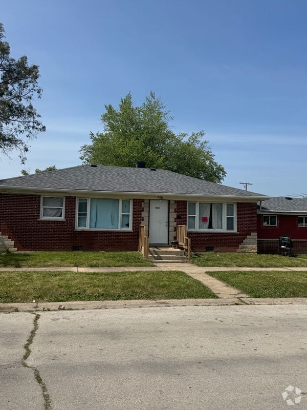 Building Photo - 15247 Honore Ave