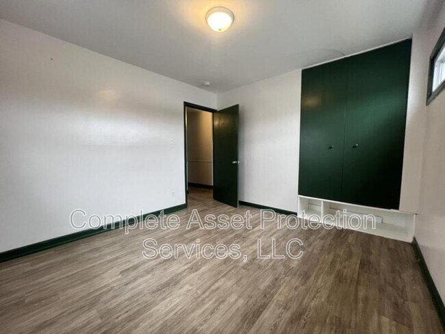 Building Photo - 6424 Grand Ave