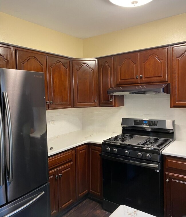 Building Photo - 6651 S Ellis Ave