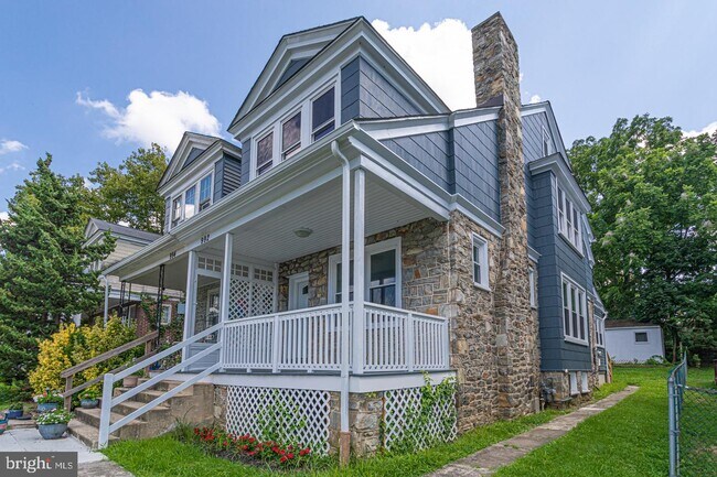 Building Photo - 992 Olive St