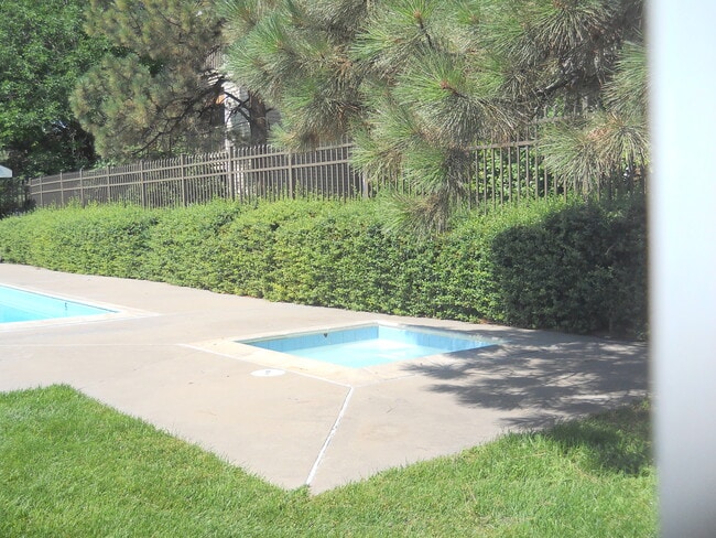 Building Photo - 14751 E Tennessee Dr