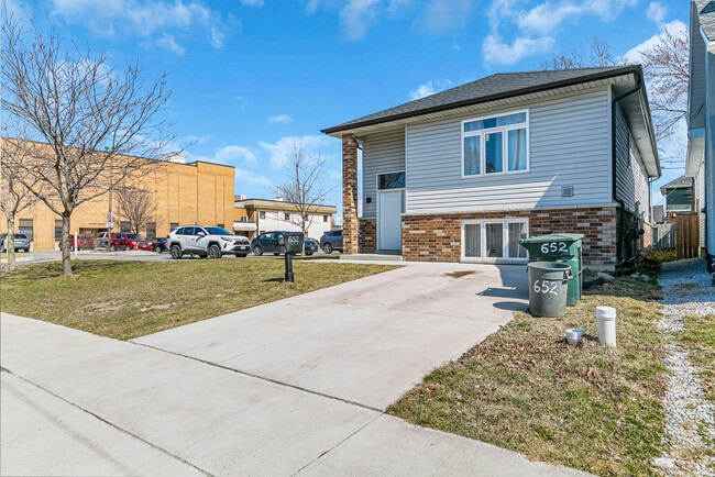 Building Photo - 652 Bridge Av