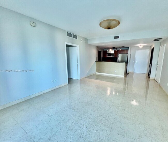 Foto del edificio - 300 S Biscayne Blvd