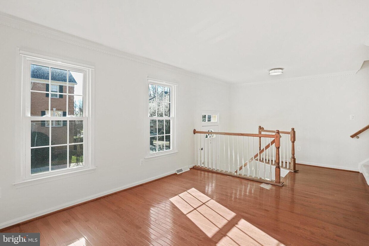 Foto principal - 2024 Gallows Tree Ct