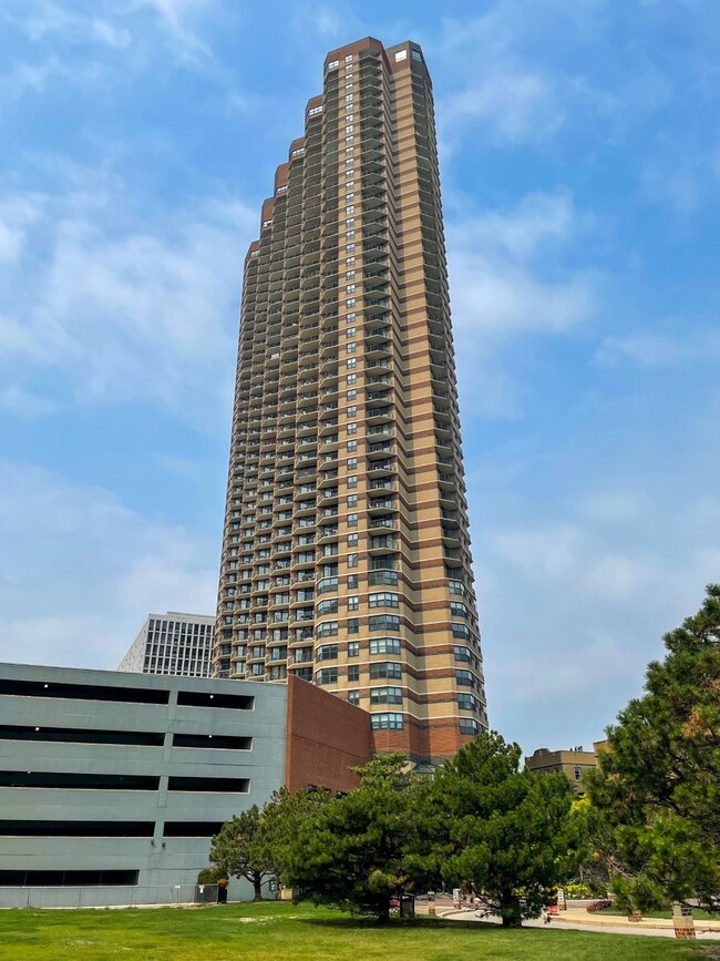 Foto del edificio - 3660 N Lake Shore Dr