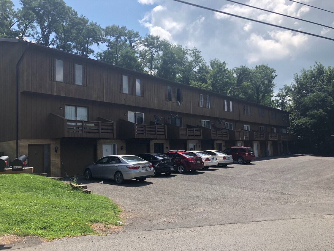 Primary Photo - 2 Bedroom/2 Bath Townhouse near Stadium - ...