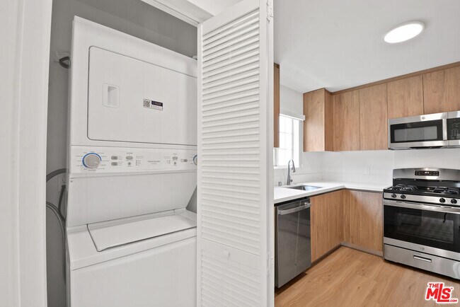 Foto del edificio - 2619 Carmona Ave