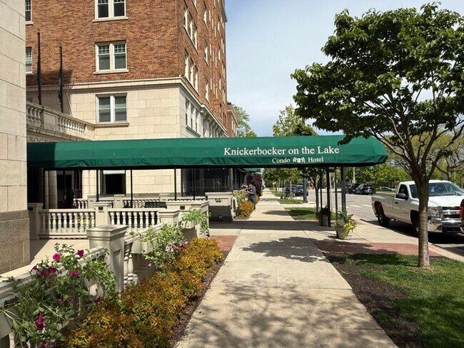 Foto del edificio - 1028 E Juneau Ave