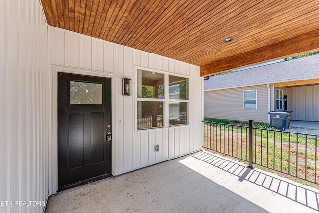 Photo - 818 W Anderson Avenue House