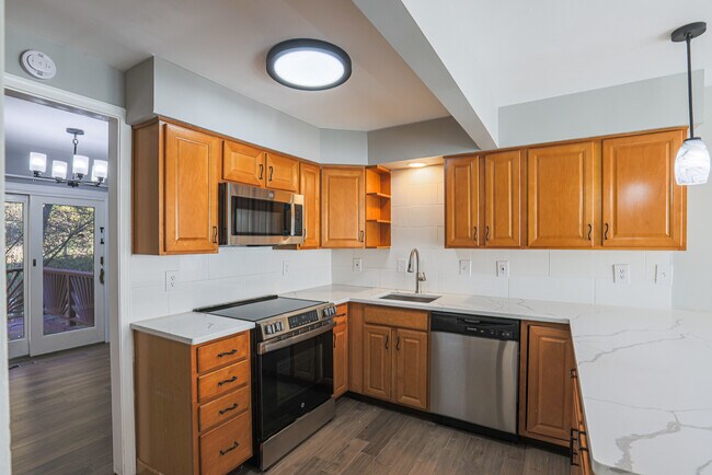 Foto del edificio - 733 Farnham Pl