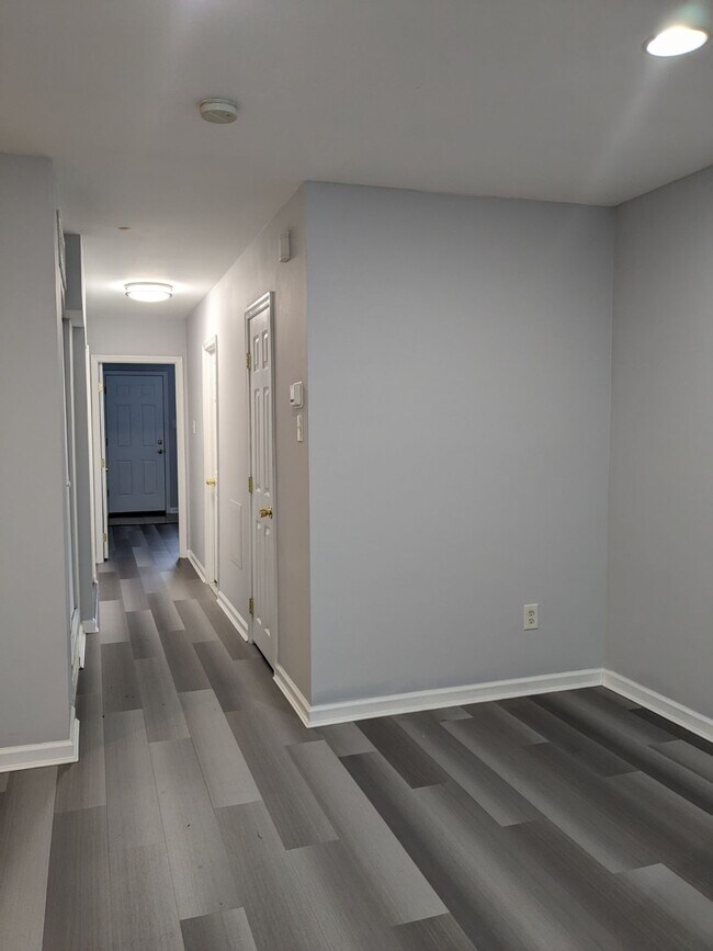 Building Photo - 9457 Ashton Rd