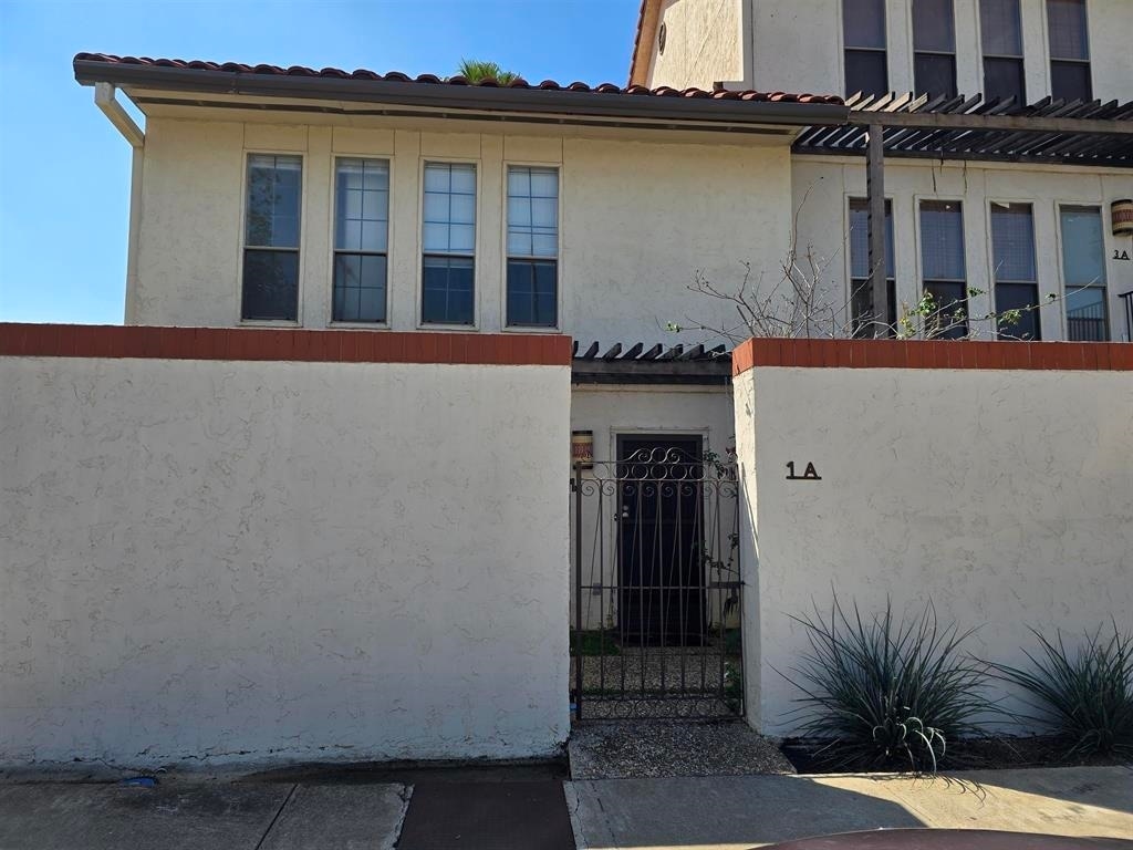 Primary Photo - 101 W Del Mar Blvd