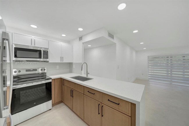 Building Photo - 9455 W Flagler St