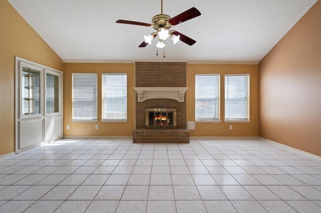 Foto del edificio - 606 Pinebrook Ln