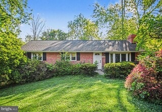 Building Photo - 7409 Lake Dr
