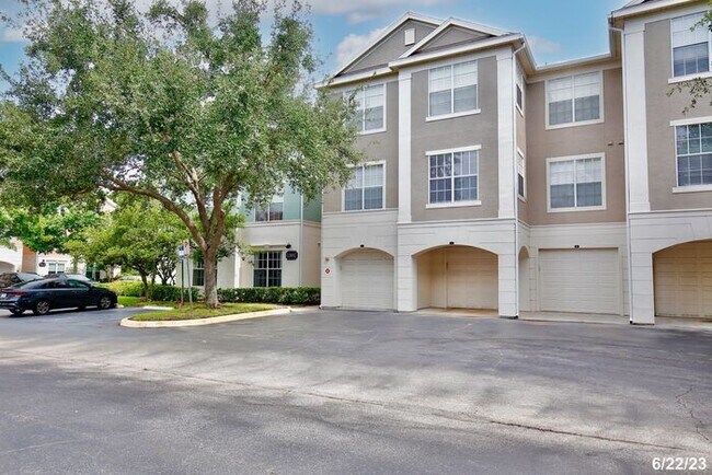 Building Photo - Beautifully Remodeled 3/2 Condo with 1 Car...