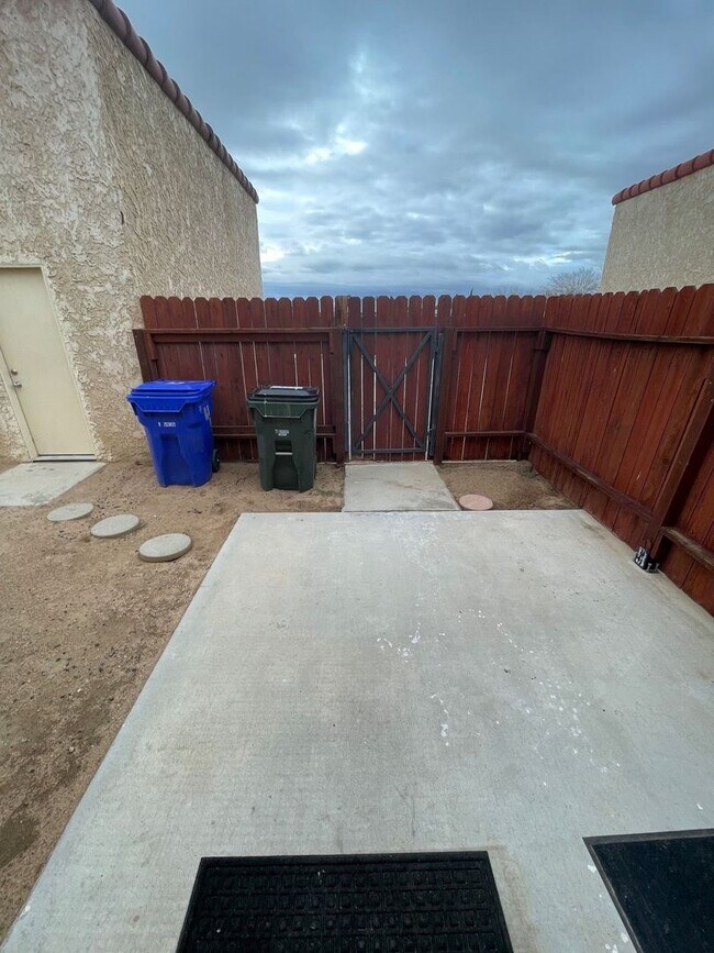 Foto del edificio - 12719 Navajo Pl