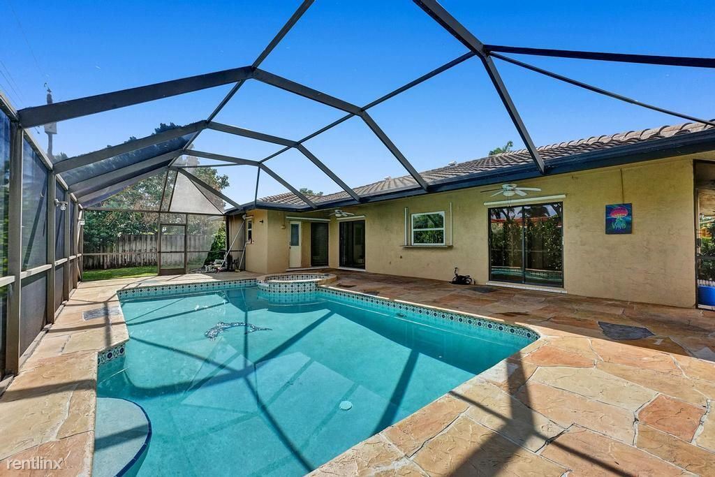 3 br, 2 bath House 245 NE 28th Ter House Rental in Boca Raton, FL