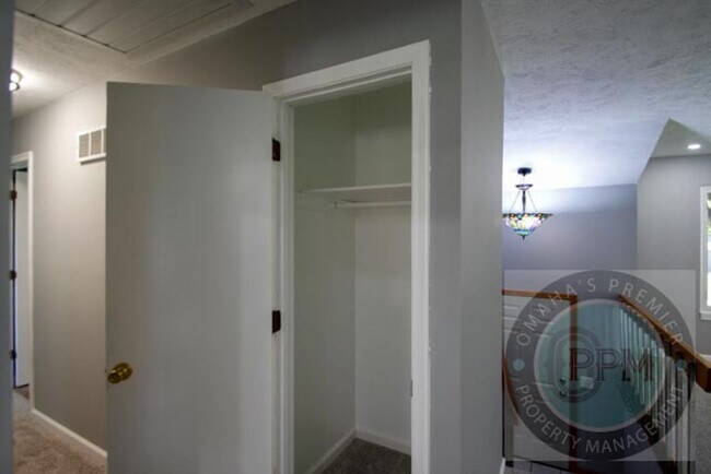 Building Photo - Beautiful 3Bd/2Ba home in Omaha, NE | Finished Basement!