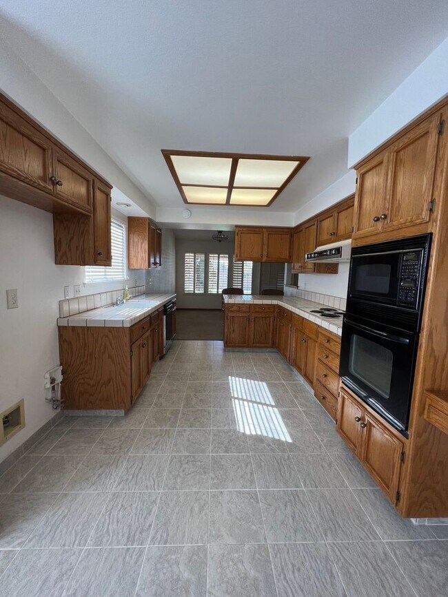 Foto del edificio - Discover the Jewel of Madera 4-bedroom 3-bath