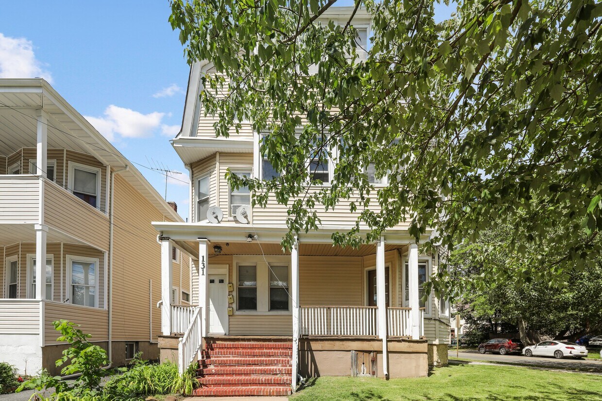 Primary Photo - 131 Claremont Ave