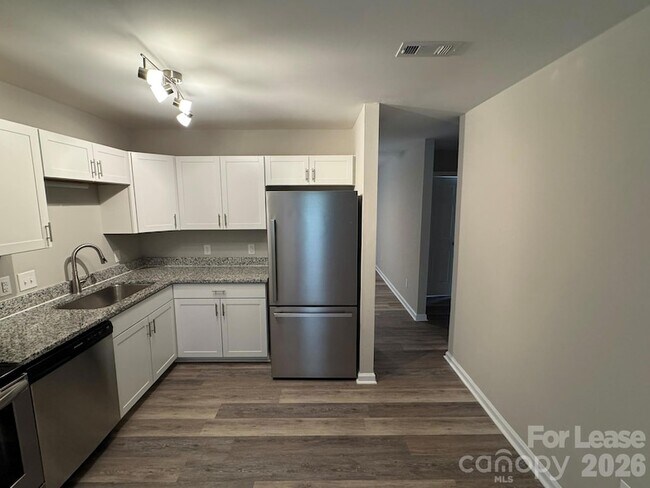 Foto del edificio - 320 Hamilton Dr NE