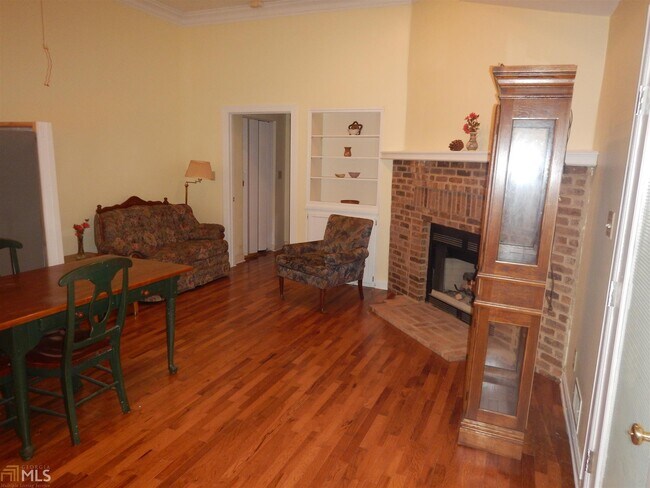 Foto del edificio - 8820 Fayetteville Rd