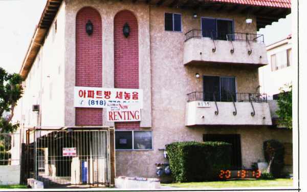 Foto del edificio - 8135 Reseda Blvd